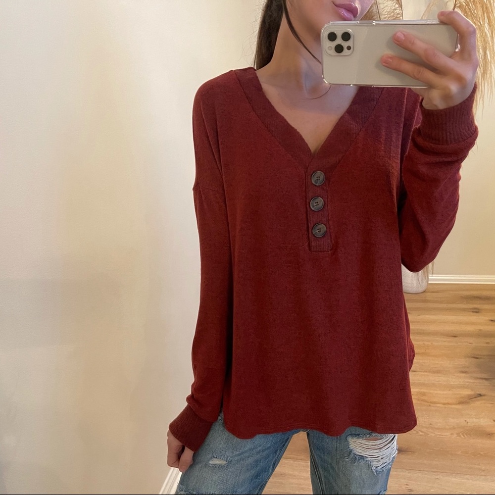 🔁 REPOSH • mrsalliexo Women's Long Sleeve Henley Top - Red